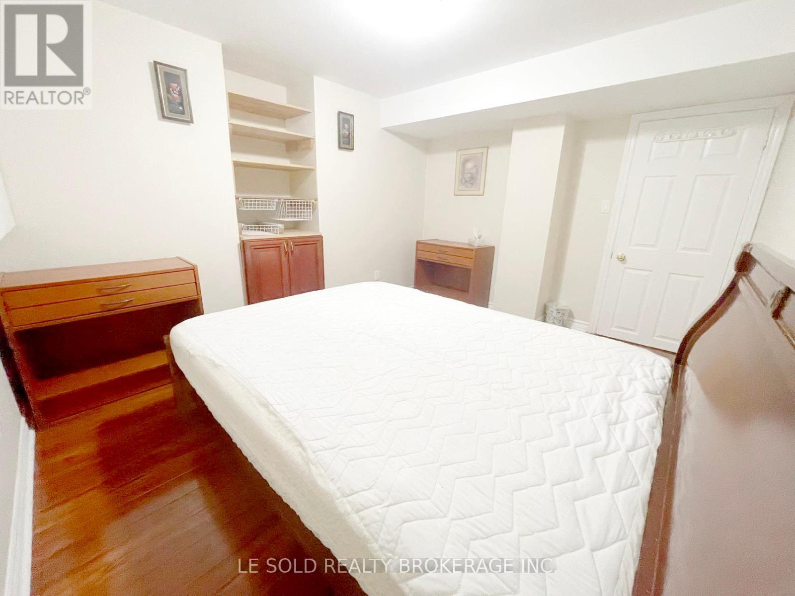 Bsmt Room - 347 Fern Avenue, Richmond Hill, Ontario  L4C 8P6 - Photo 3 - N12372573