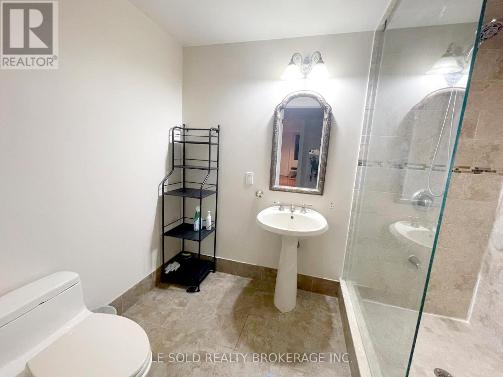 Bsmt Room - 347 Fern Avenue, Richmond Hill, Ontario  L4C 8P6 - Photo 4 - N12372573