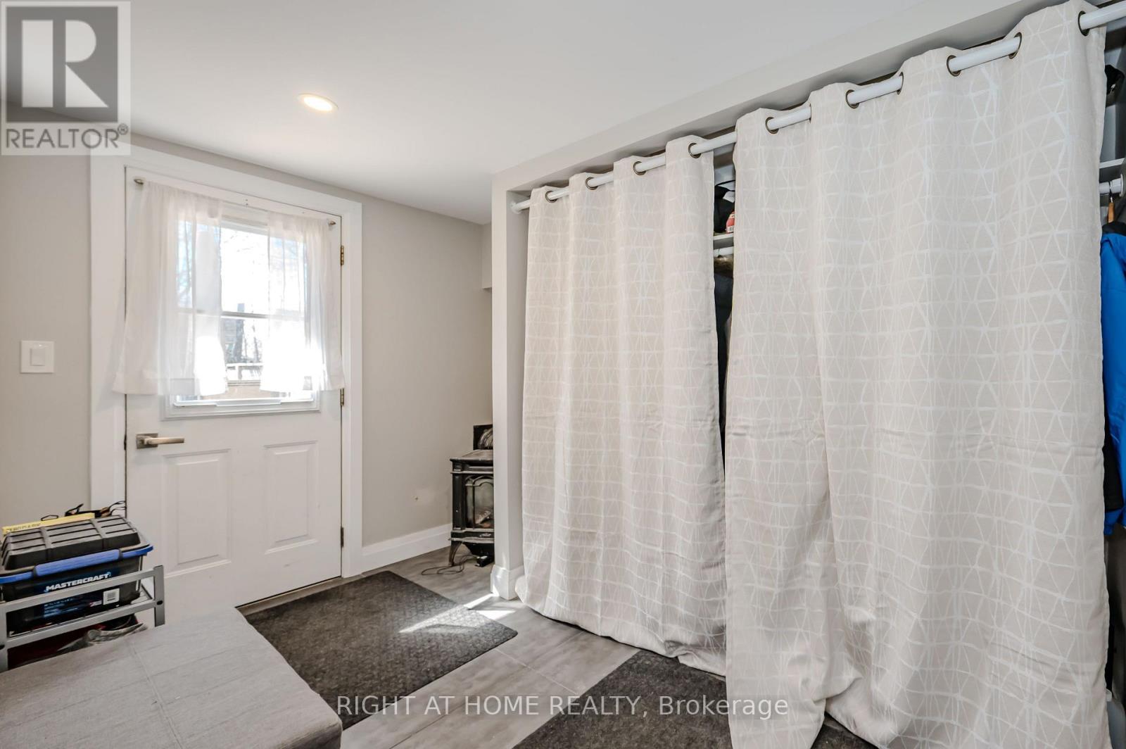 126 Poplar Avenue, Halton Hills, Ontario  L7J 2E2 - Photo 16 - W12372556