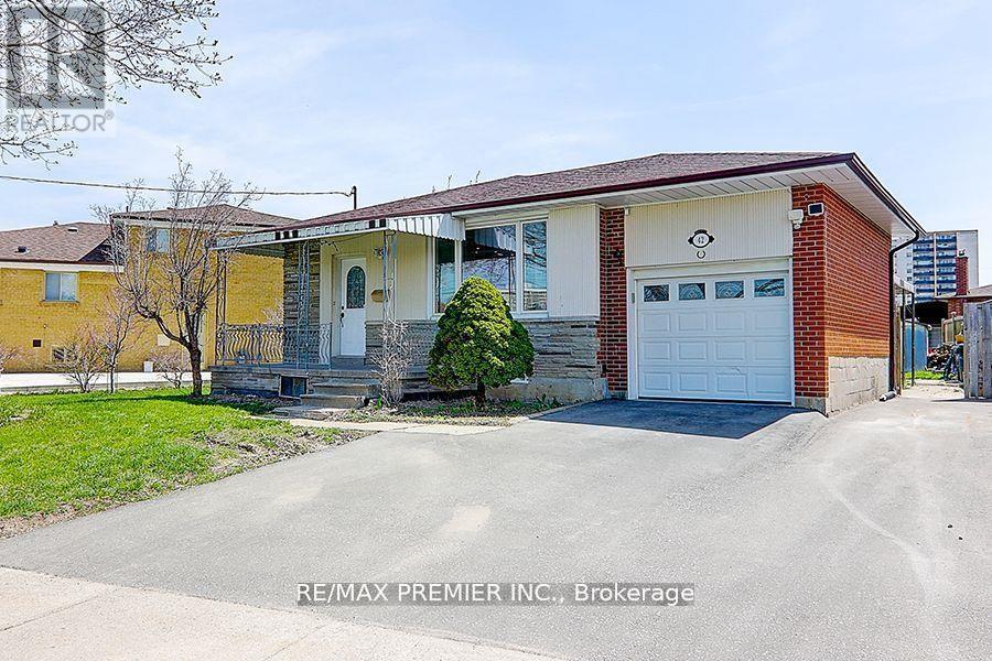 42 Wilmont Drive, Toronto, Ontario  M3N 1N6 - Photo 2 - W12372577