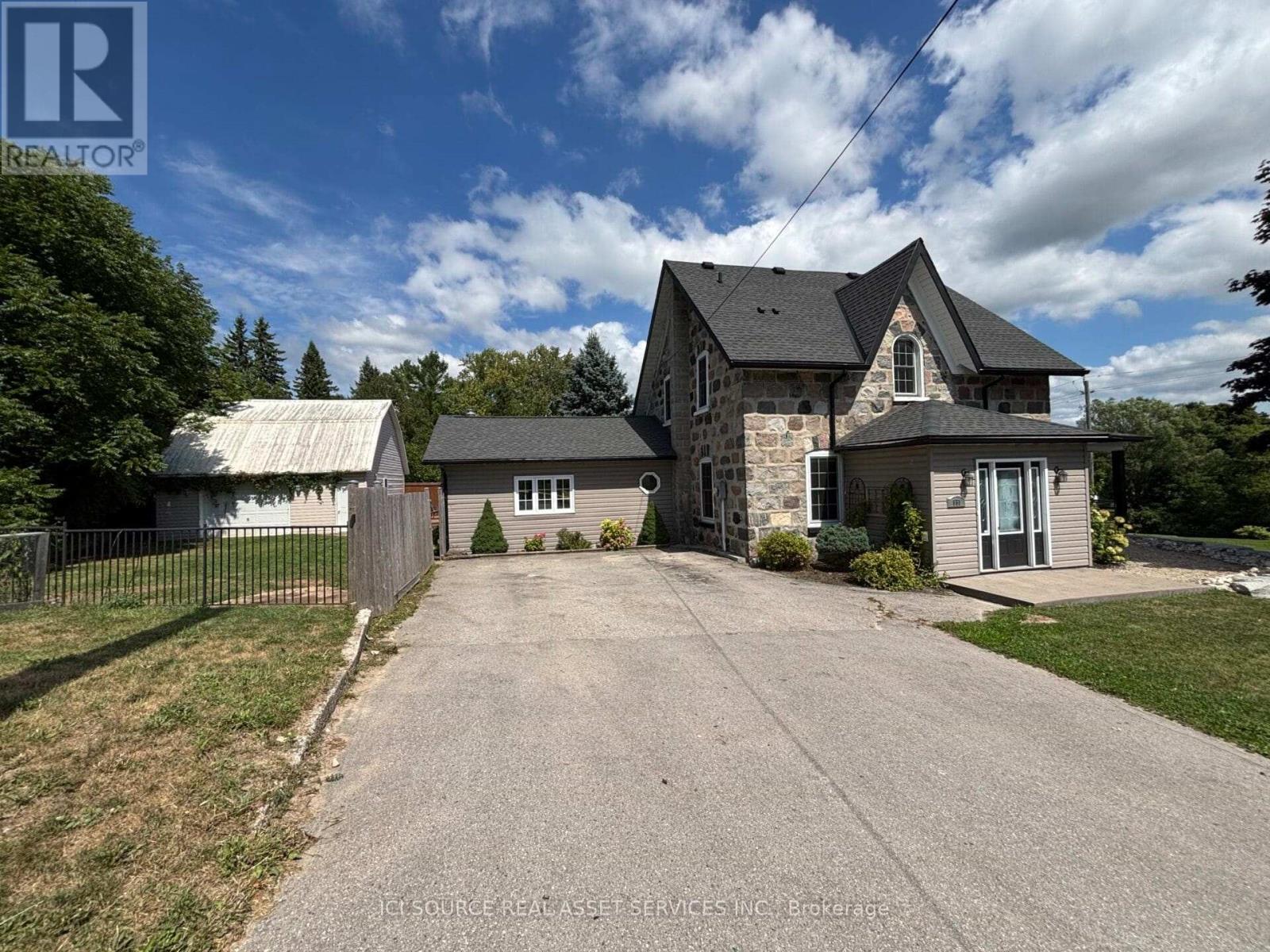 651 Wheeler Street, Huron-Kinloss, Ontario  N0G 2H0 - Photo 4 - X12372580
