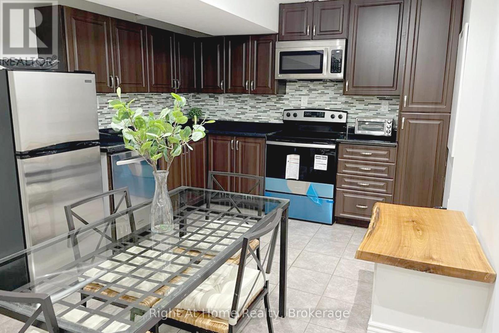 Lower - 126 Duncan Lane, Milton, Ontario  L9T 3X3 - Photo 4 - W12324610