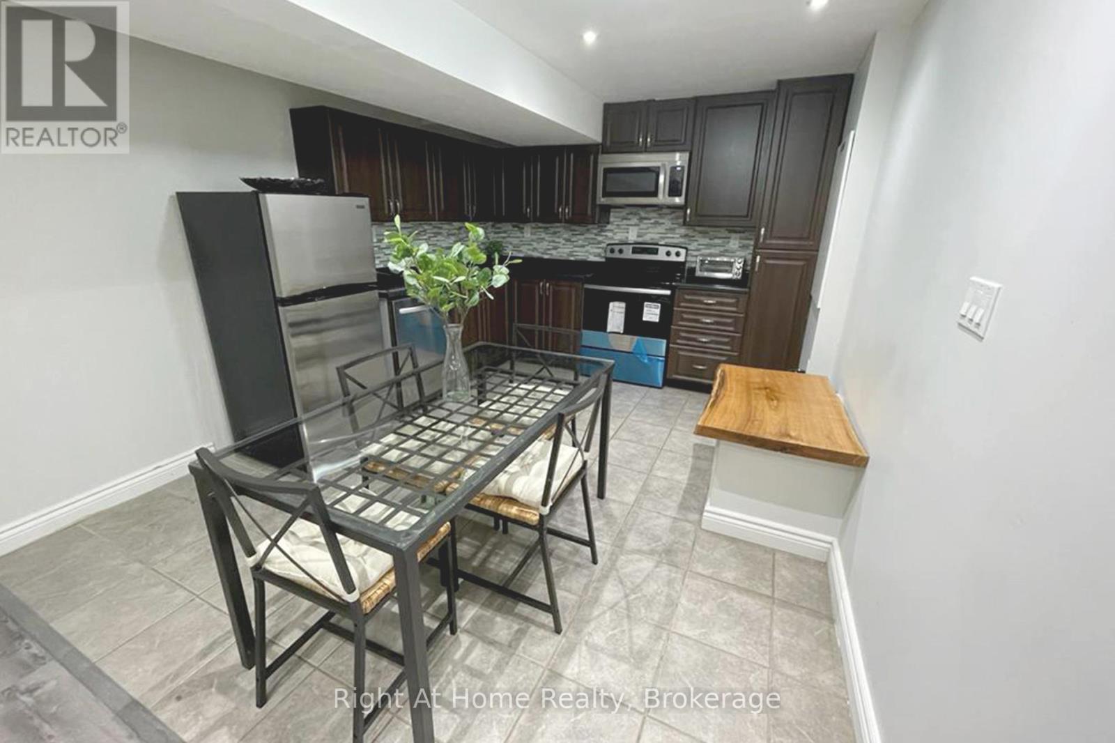 Lower - 126 Duncan Lane, Milton, Ontario  L9T 3X3 - Photo 7 - W12324610