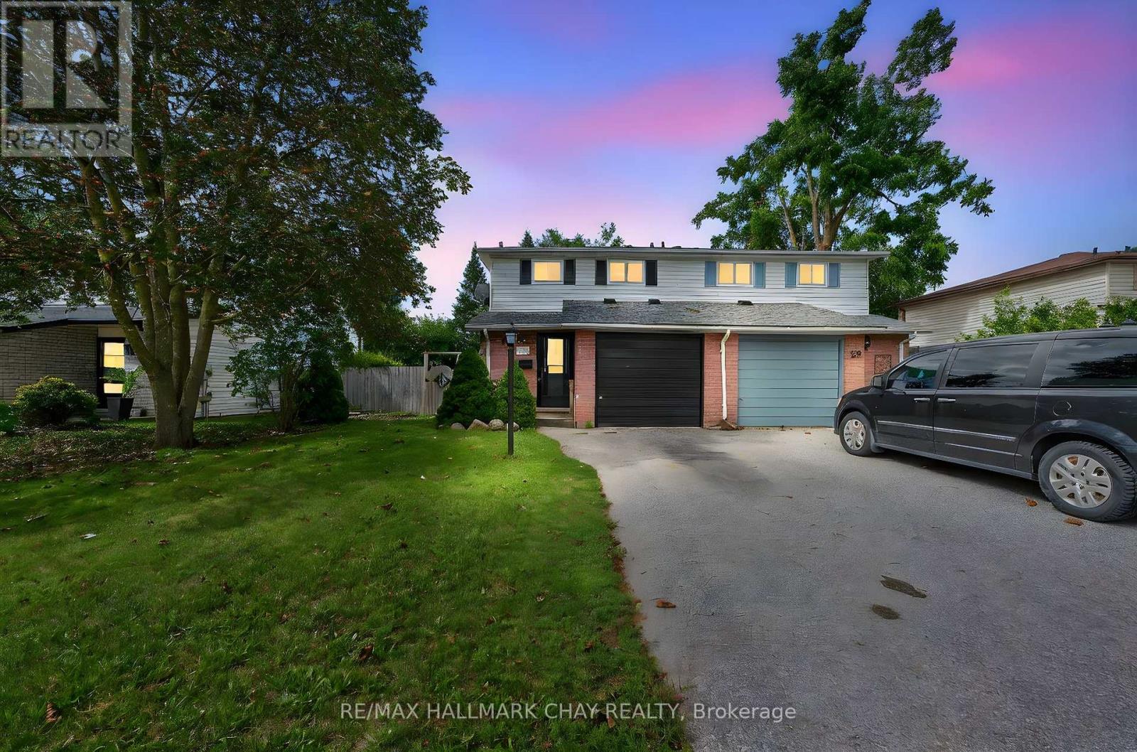 36 MOWAT CRESCENT, Barrie, Ontario
