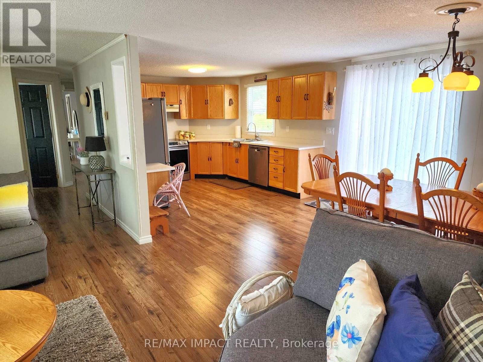 4 Champlain Court, Clarington, Ontario  L1B 1A5 - Photo 6 - E12372610