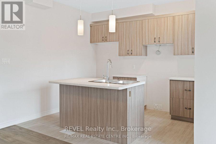 103 Mclaughlin Street, Welland, Ontario  L3B 0J9 - Photo 11 - X12371290