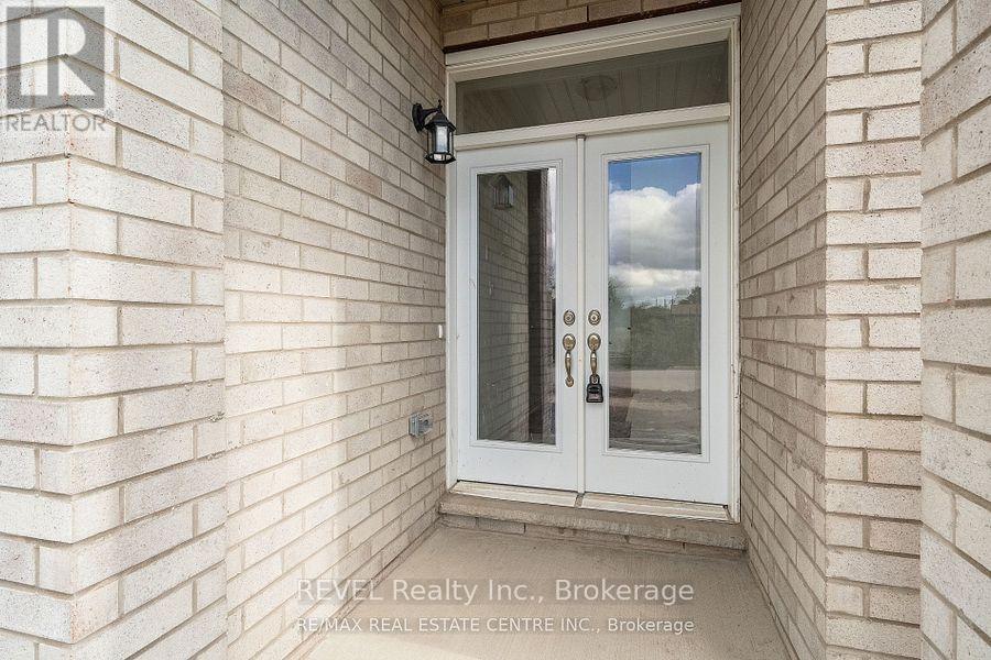 103 Mclaughlin Street, Welland, Ontario  L3B 0J9 - Photo 3 - X12371290