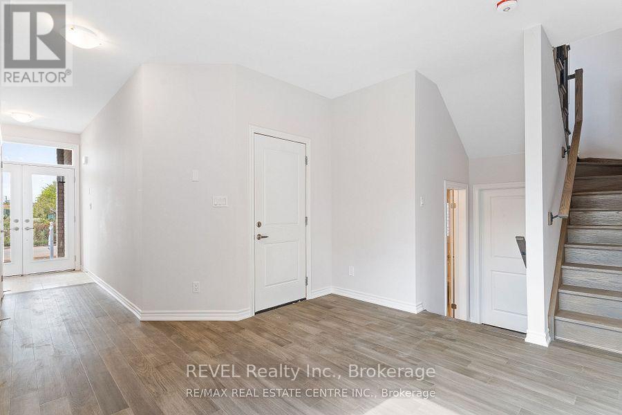 103 Mclaughlin Street, Welland, Ontario  L3B 0J9 - Photo 5 - X12371290