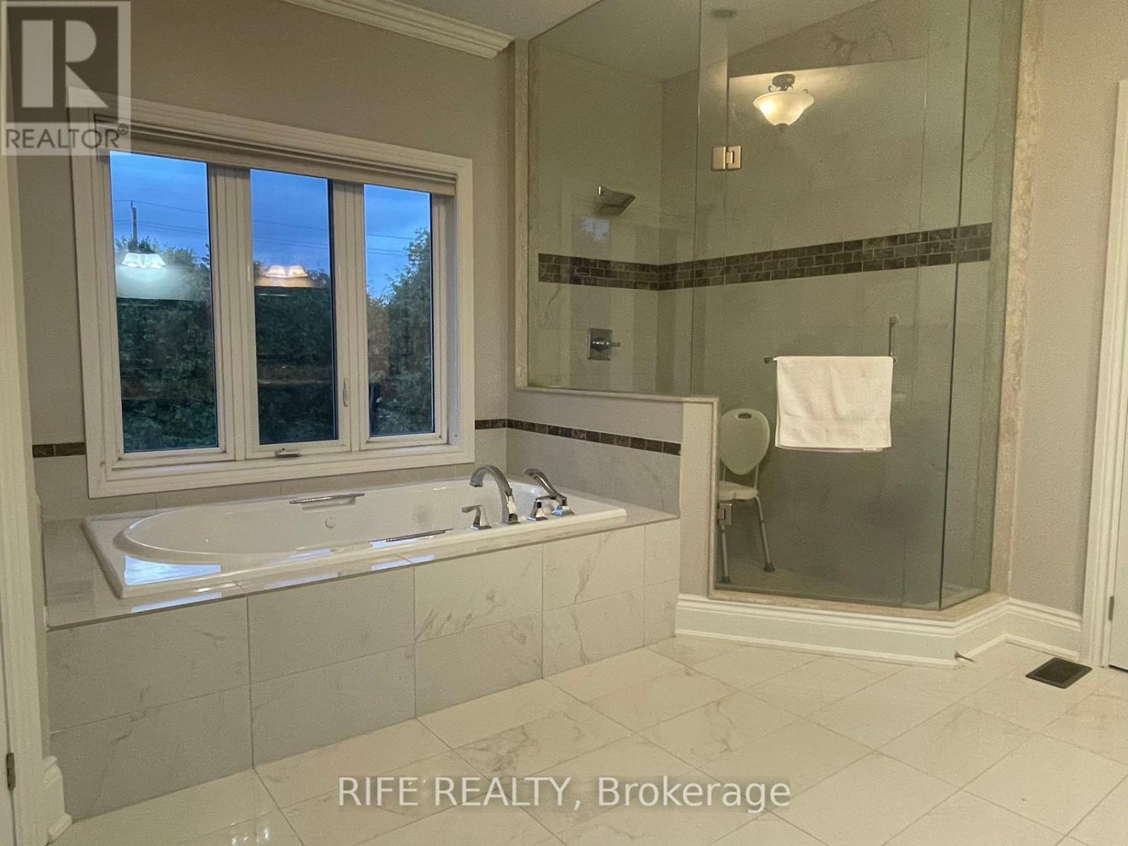 48 Transwell Avenue, Toronto, Ontario  M2R 2J4 - Photo 4 - C12369860