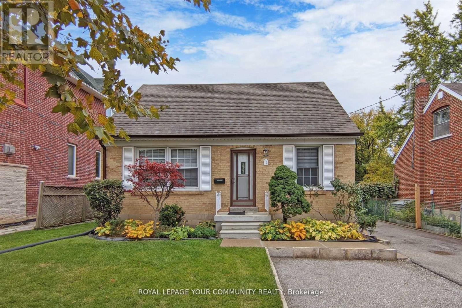 Upper - 19 Homewood Avenue, Toronto, Ontario  M2M 1K1 - Photo 1 - C12372606