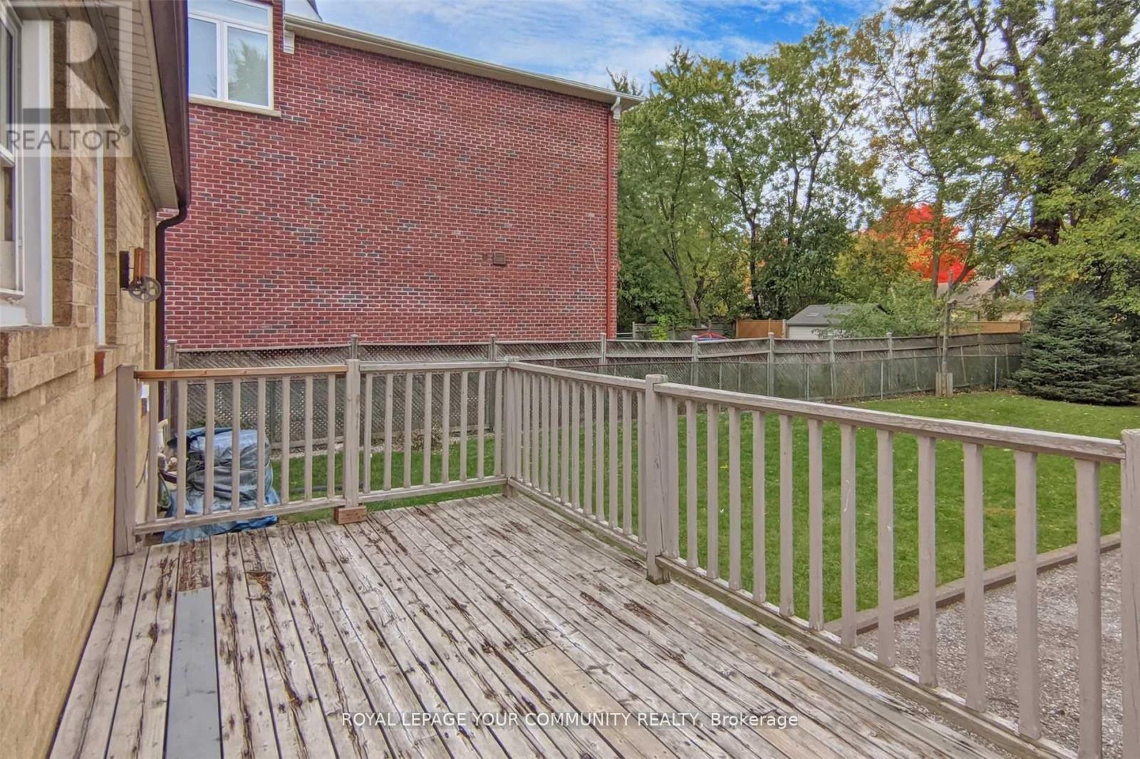 Upper - 19 Homewood Avenue, Toronto, Ontario  M2M 1K1 - Photo 15 - C12372606