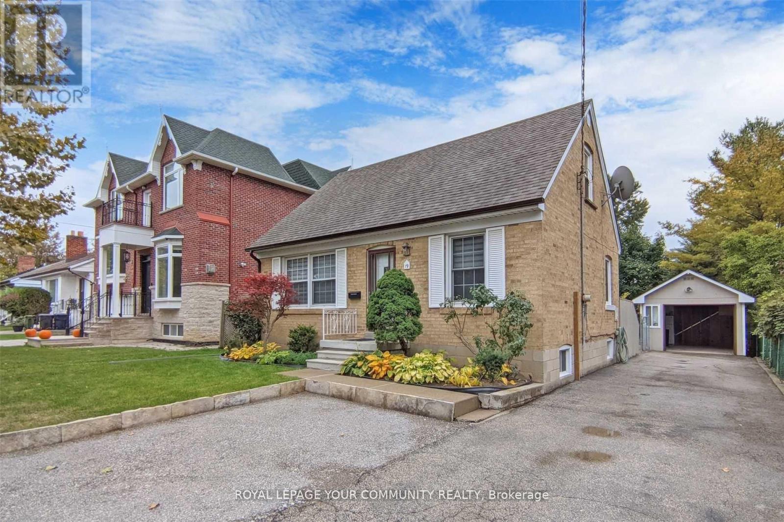 Upper - 19 Homewood Avenue, Toronto, Ontario  M2M 1K1 - Photo 23 - C12372606