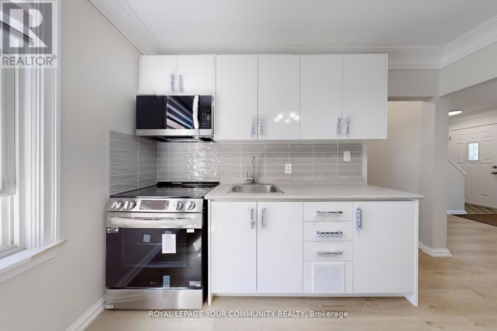 Upper - 19 Homewood Avenue, Toronto, Ontario  M2M 1K1 - Photo 7 - C12372606