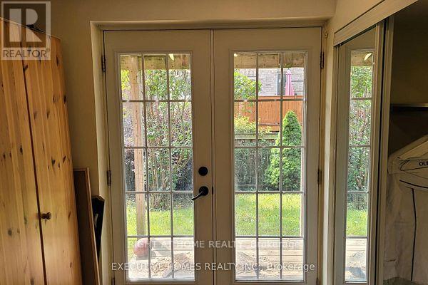 212 Hoover Park Drive, Whitchurch-Stouffville, Ontario  L4A 1L1 - Photo 2 - N12372613
