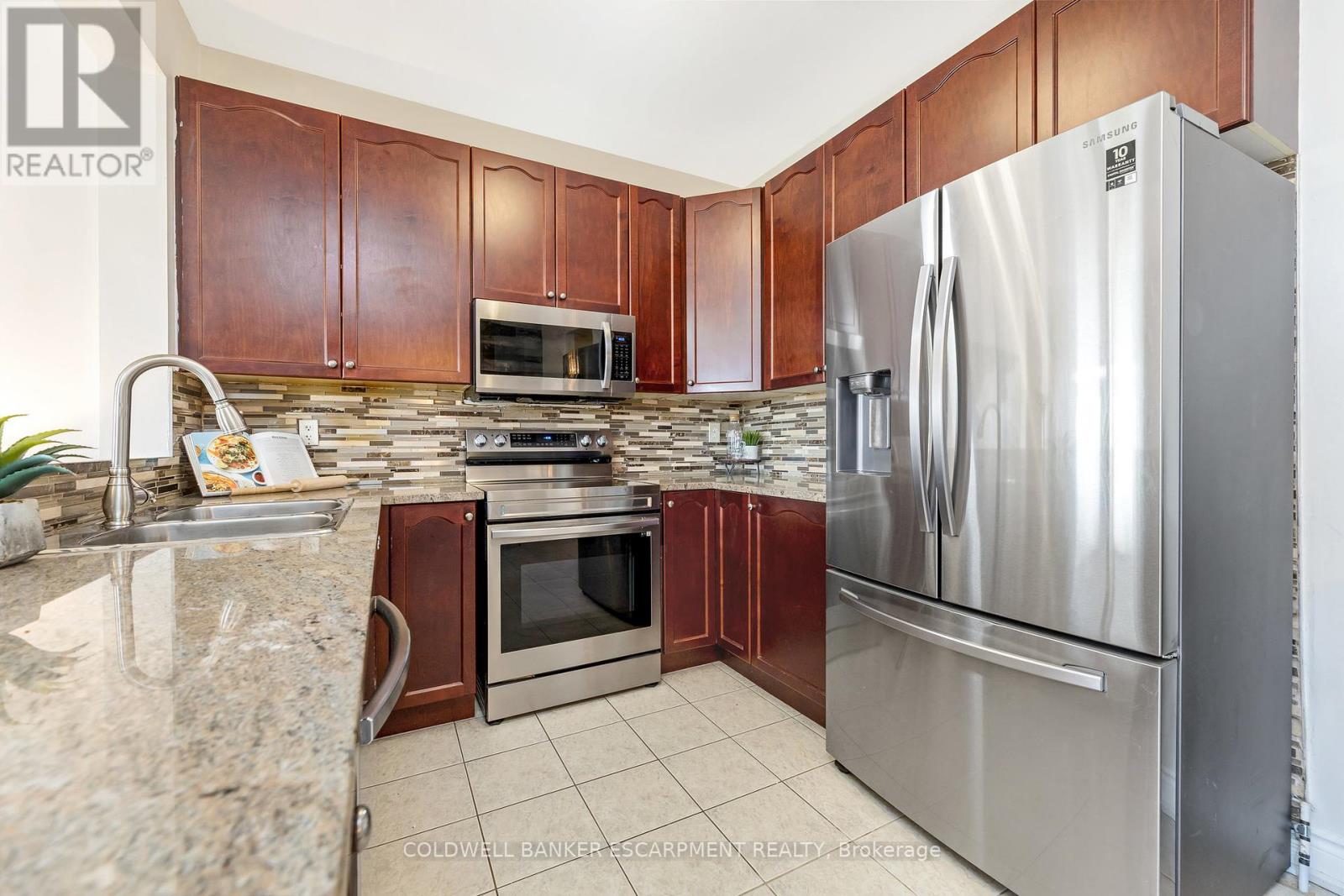 602 Yates Drive, Milton, Ontario  L9T 7R1 - Photo 8 - W12372621