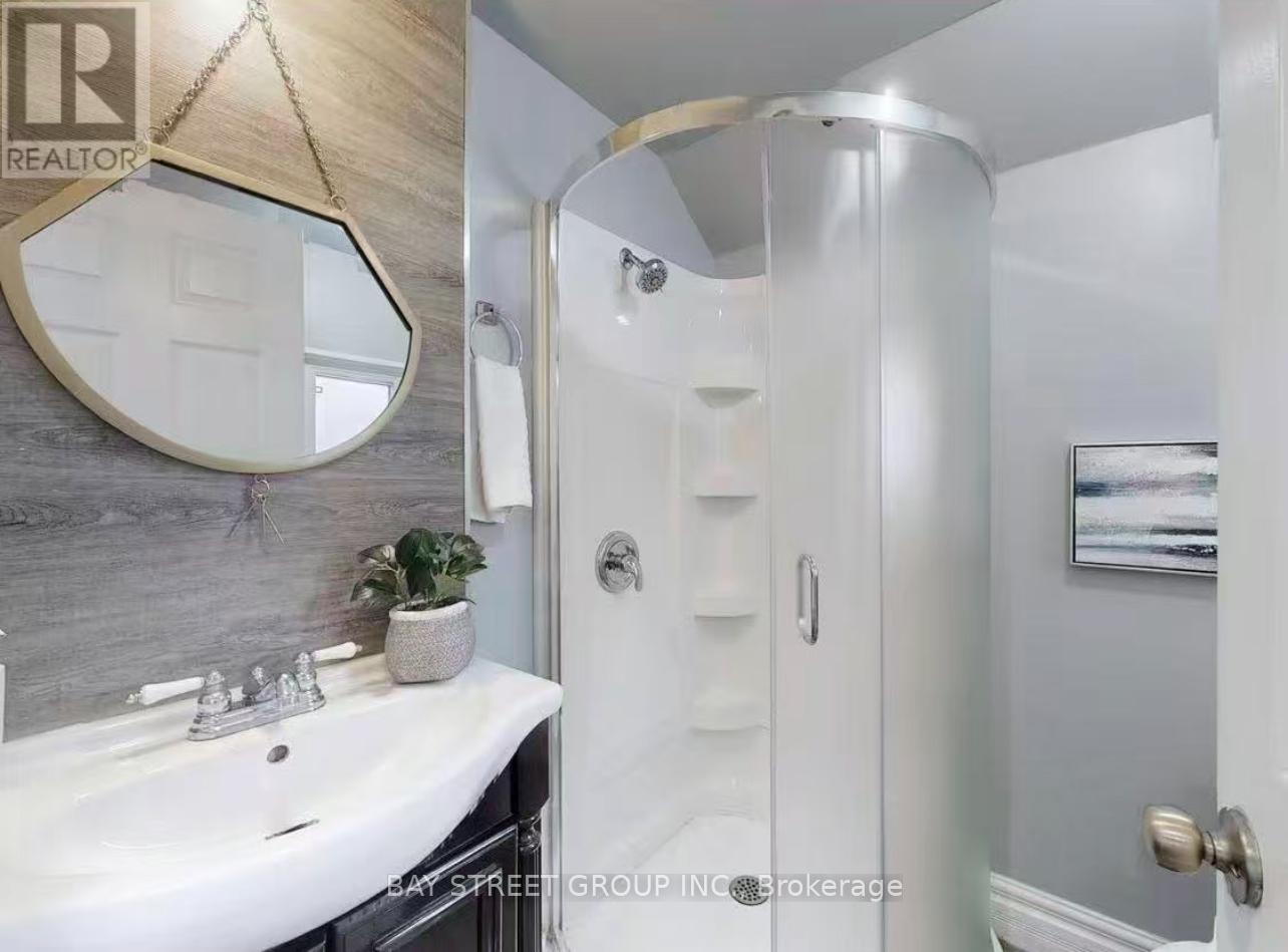 202 West 2nd Street, Hamilton, Ontario  L9G 3G1 - Photo 7 - X12372612