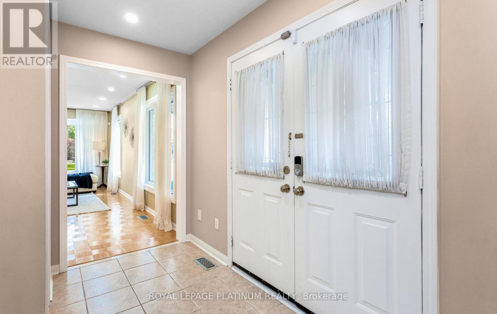 Property at 4 SKIPPERHILL CRESCENT image 4