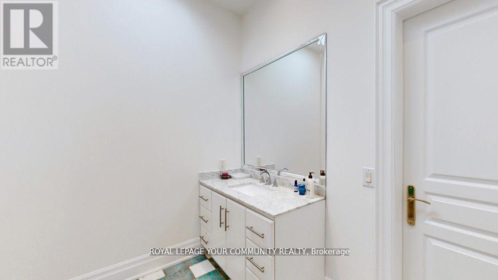 43 Denham Drive, Richmond Hill, Ontario  L4C 6H7 - Photo 26 - N12115546