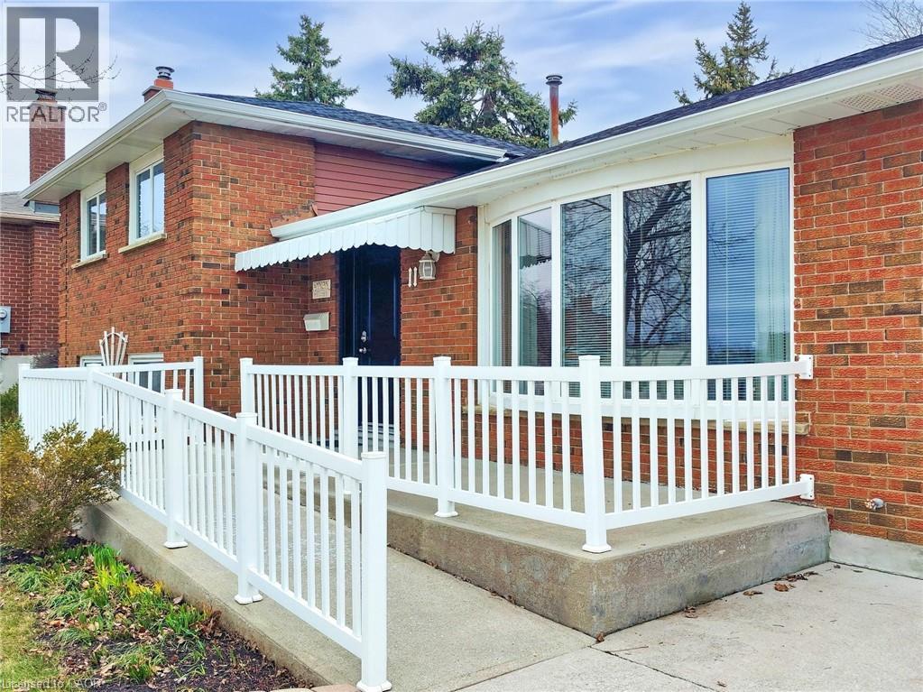 11 Meadowland Gate, Brampton, Ontario  L6W 3N8 - Photo 4 - 40764777