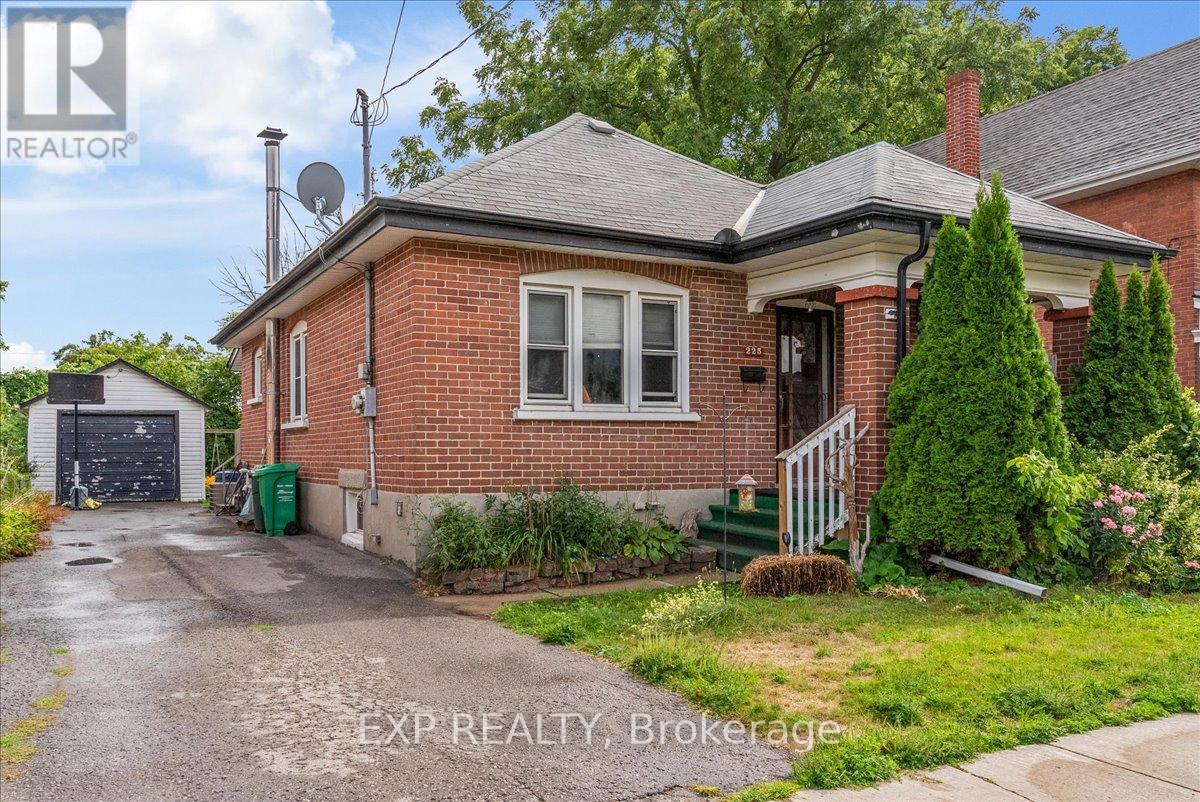 225 Mcgill Street, Peterborough, Ontario  K9J 1W2 - Photo 2 - X12372668