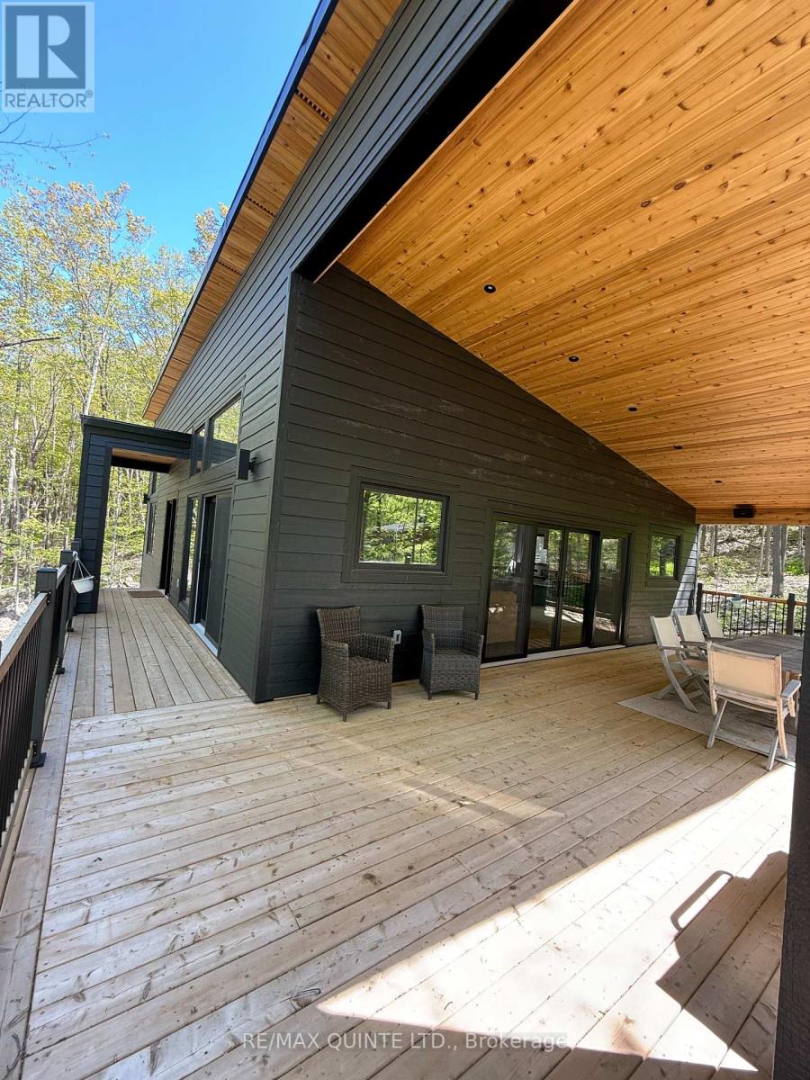 11509 Loyalist Parkway, Prince Edward County, Ontario  K0K 2T0 - Photo 2 - X12372690
