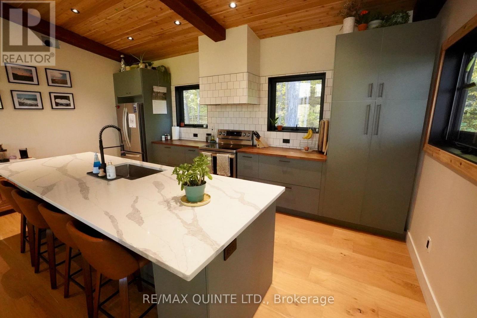 11509 Loyalist Parkway, Prince Edward County, Ontario  K0K 2T0 - Photo 4 - X12372690