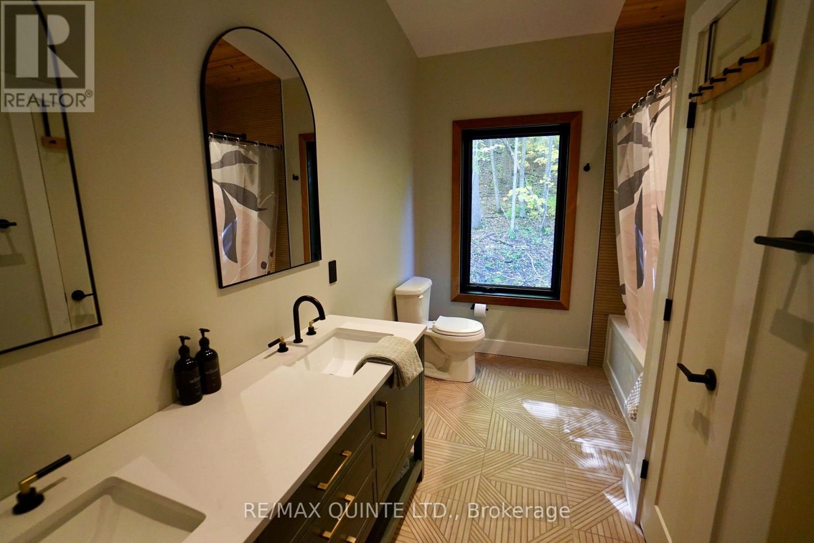 11509 Loyalist Parkway, Prince Edward County, Ontario  K0K 2T0 - Photo 9 - X12372690