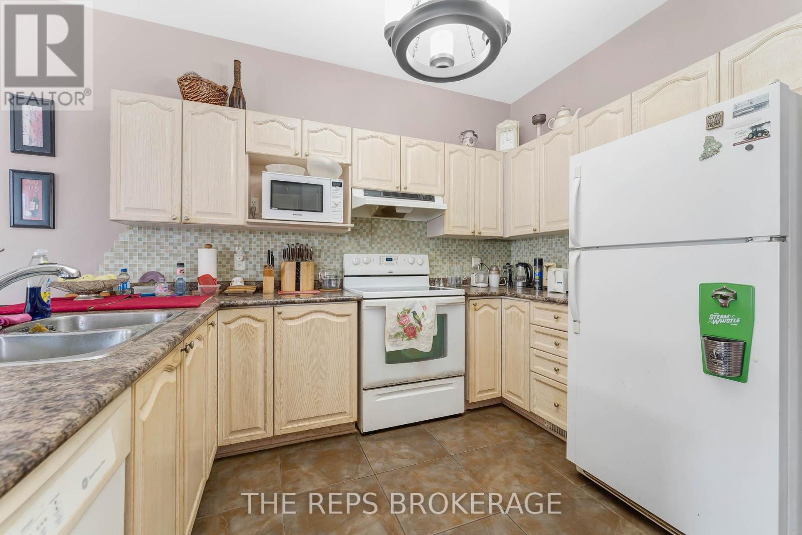 97 Black Bear Way, Ottawa, Ontario  K2S 2G6 - Photo 6 - X12372683