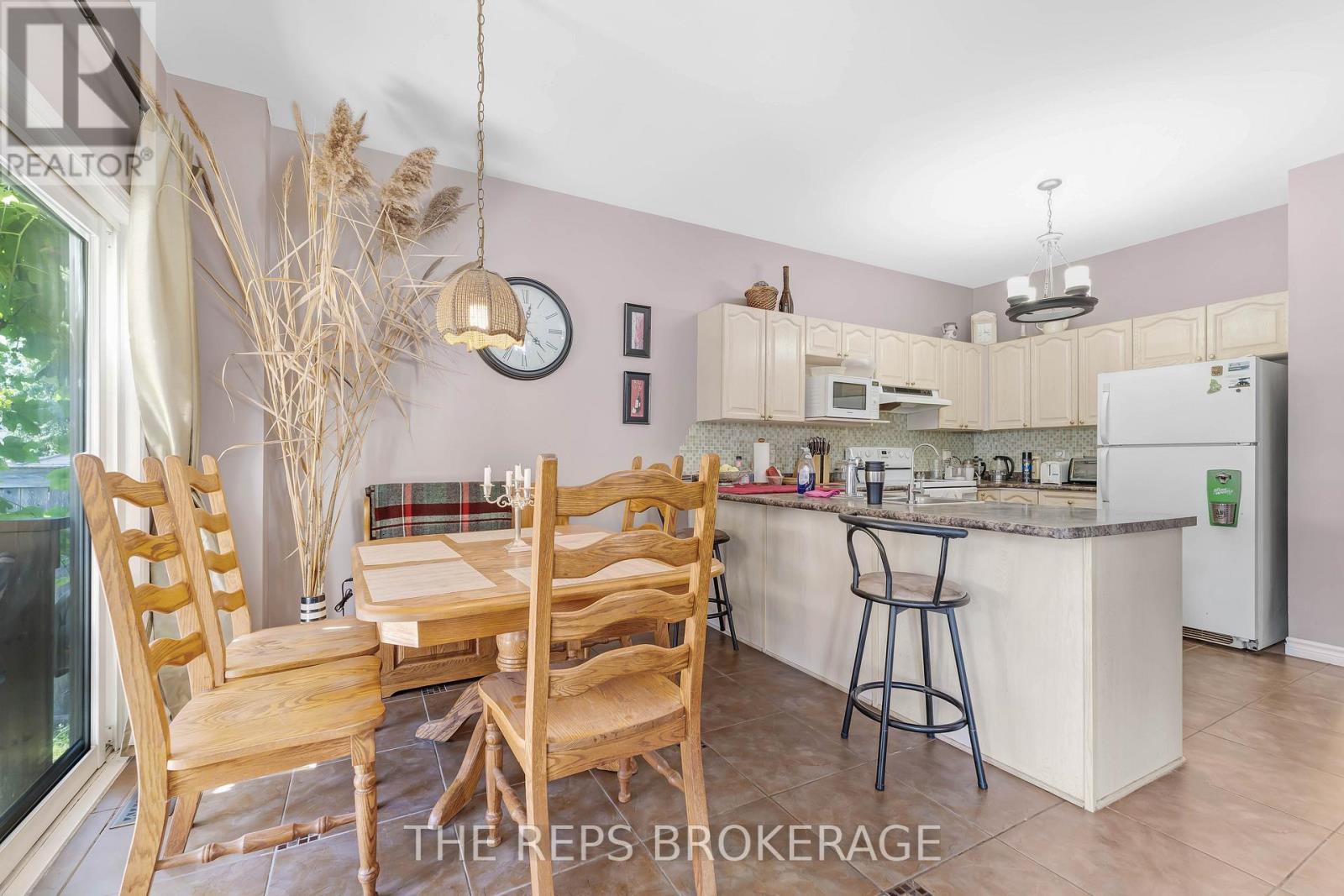 97 Black Bear Way, Ottawa, Ontario  K2S 2G6 - Photo 7 - X12372683