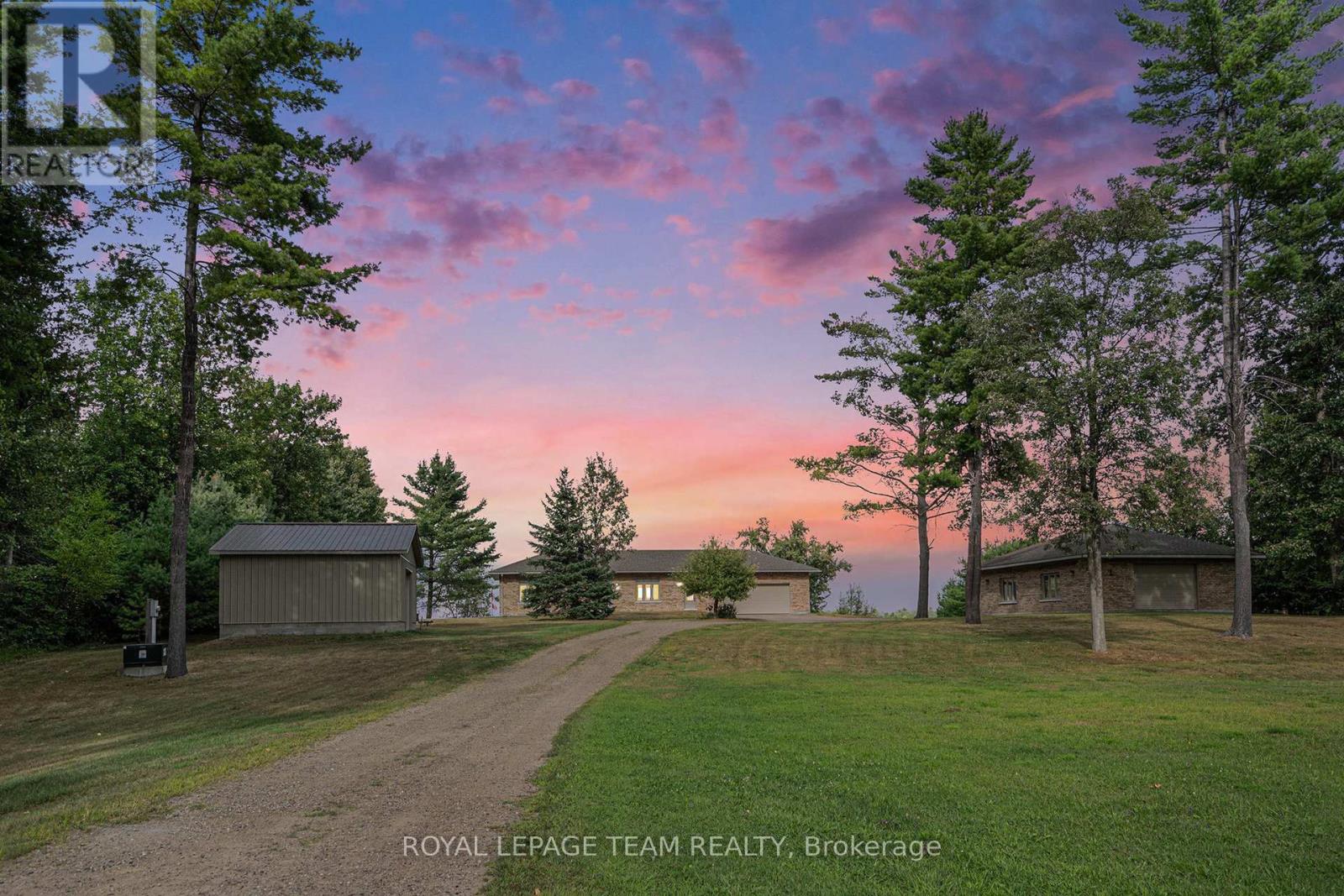 393 Hazley Bay Drive, Laurentian Valley, Ontario  K8A 6W2 - Photo 32 - X12372684