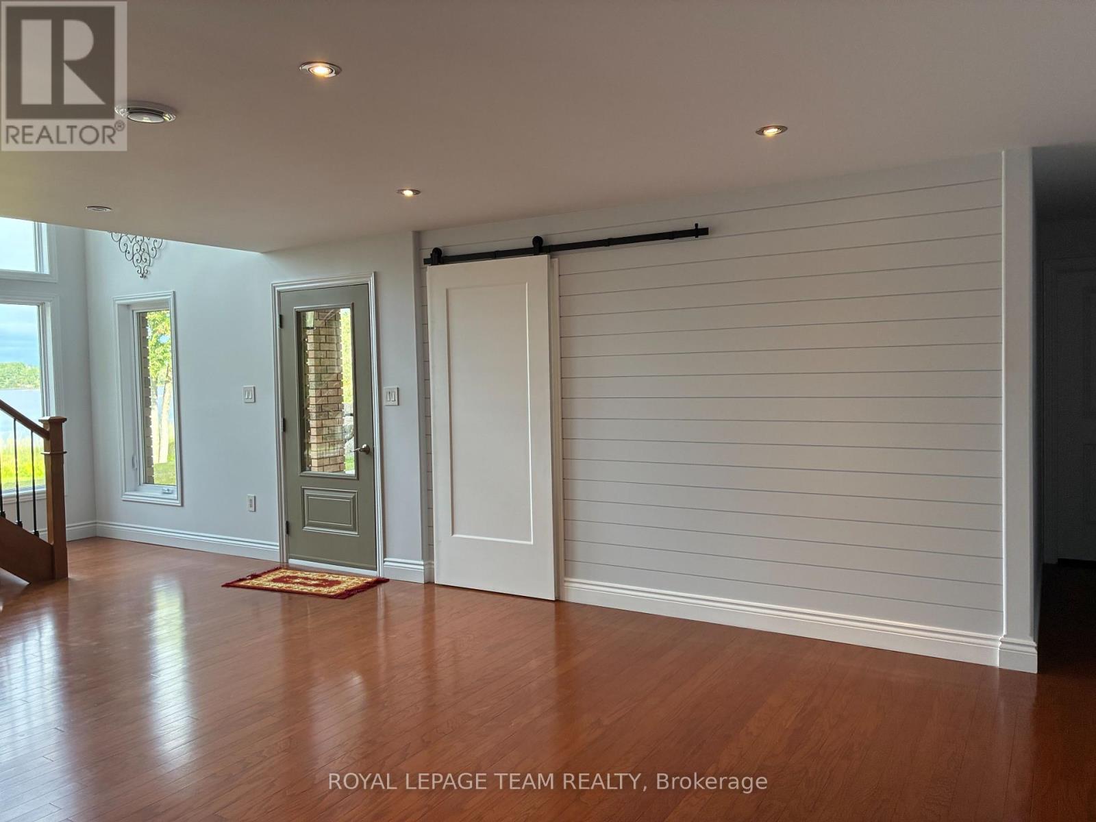 393 Hazley Bay Drive, Laurentian Valley, Ontario  K8A 6W2 - Photo 21 - X12372684