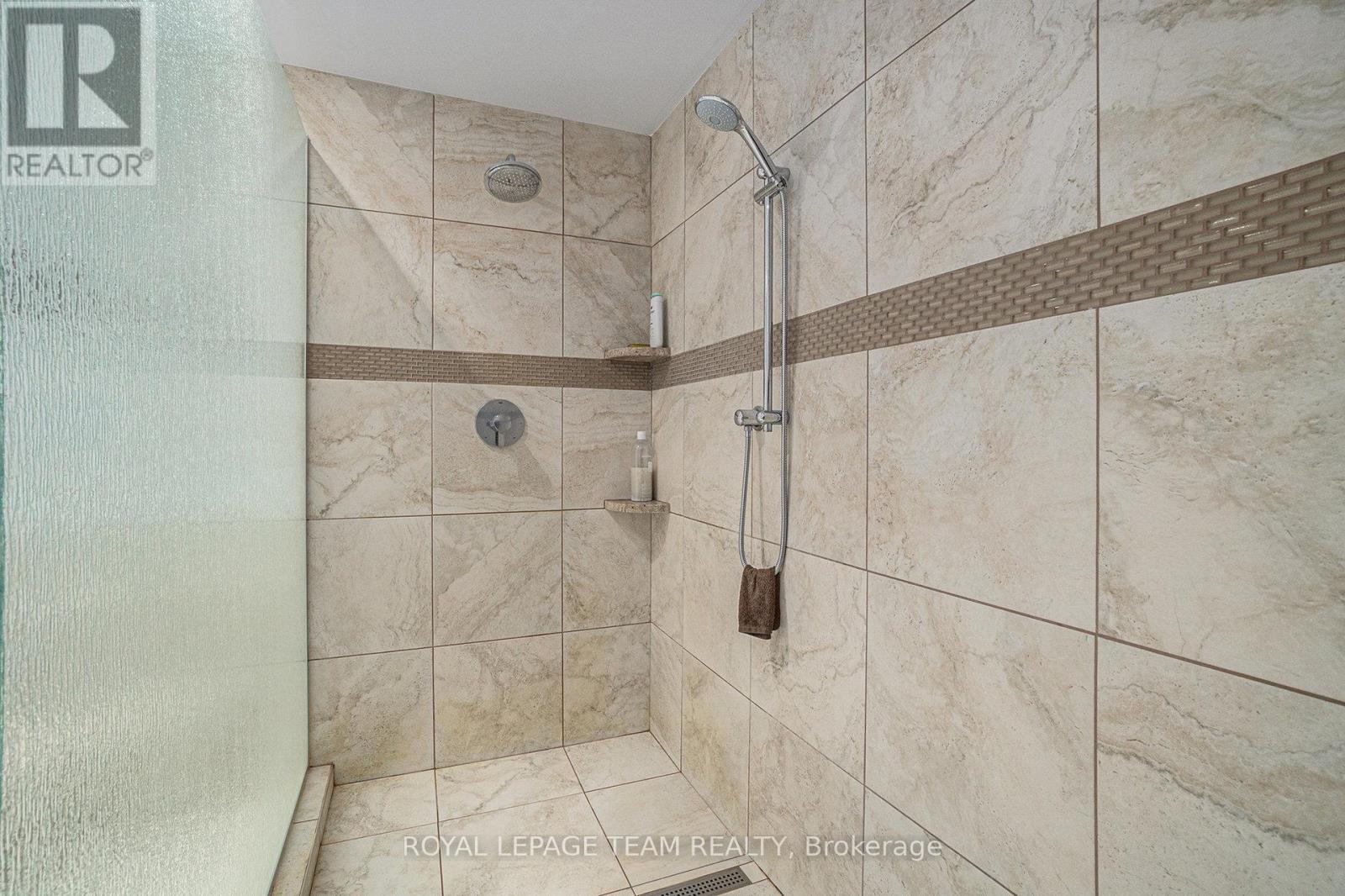 393 Hazley Bay Drive, Laurentian Valley, Ontario  K8A 6W2 - Photo 23 - X12372684