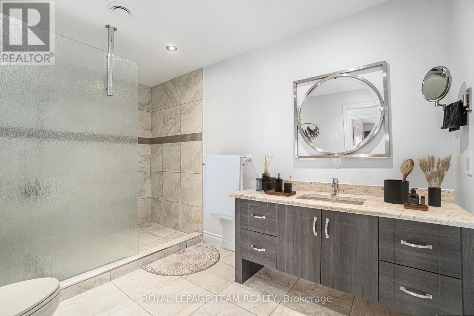 393 Hazley Bay Drive, Laurentian Valley, Ontario  K8A 6W2 - Photo 22 - X12372684