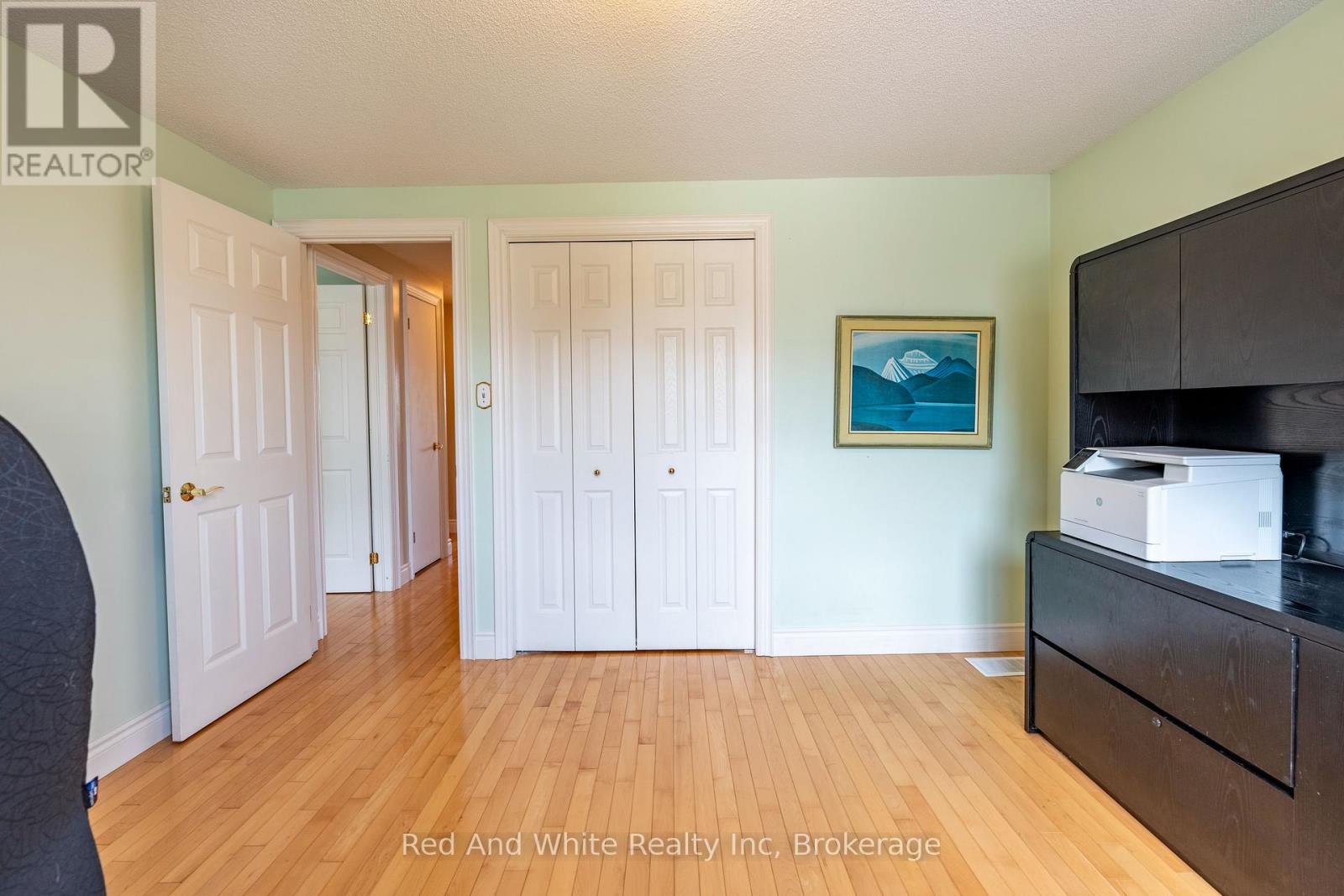 447 Old Chicopee Trail, Kitchener, Ontario N2A 4H1 - Photo 15 - X12291079