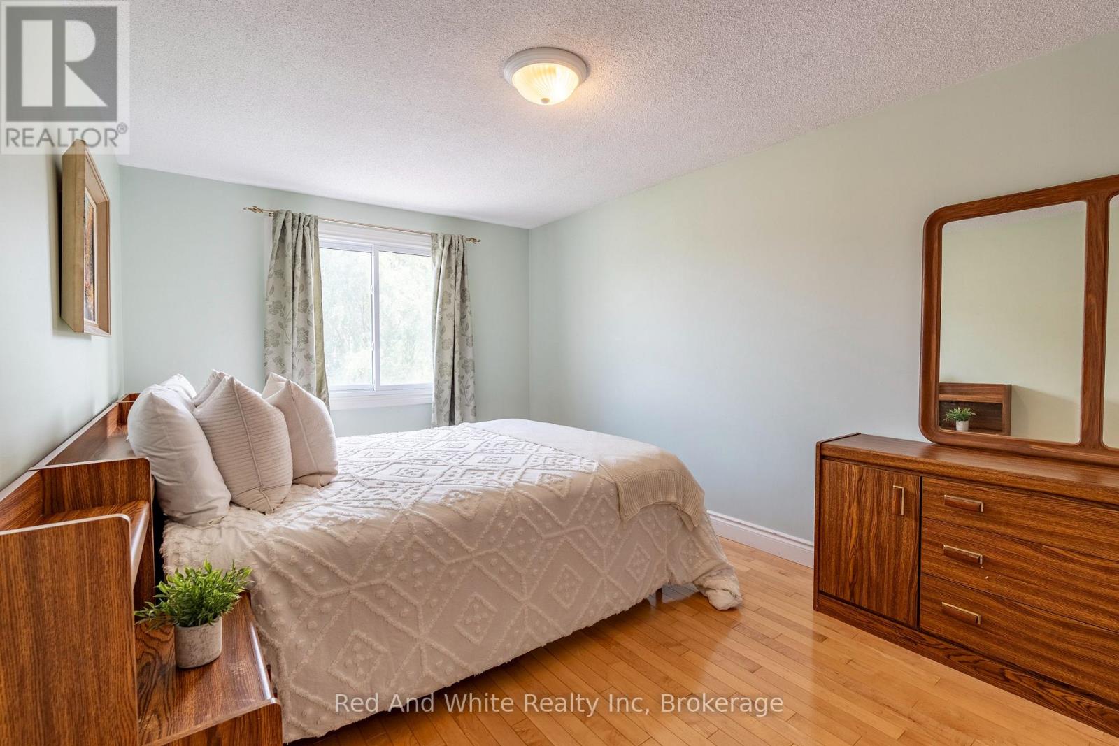 447 Old Chicopee Trail, Kitchener, Ontario N2A 4H1 - Photo 16 - X12291079