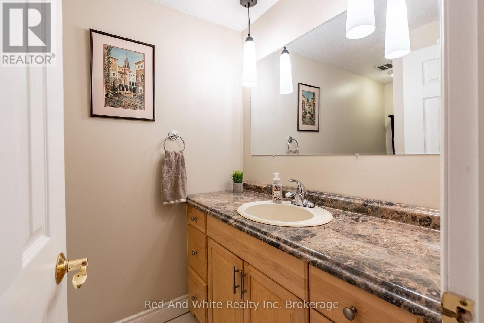 447 Old Chicopee Trail, Kitchener, Ontario N2A 4H1 - Photo 17 - X12291079