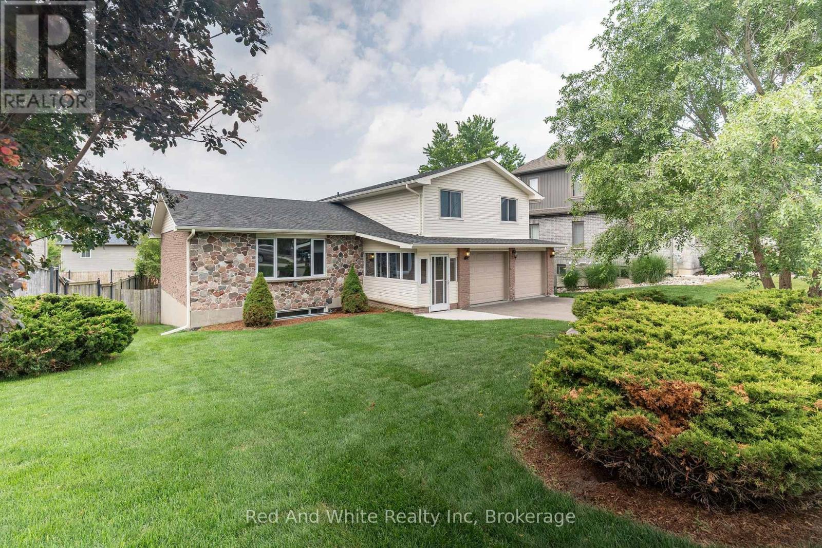 Property at 447 OLD CHICOPEE TRAIL image 2