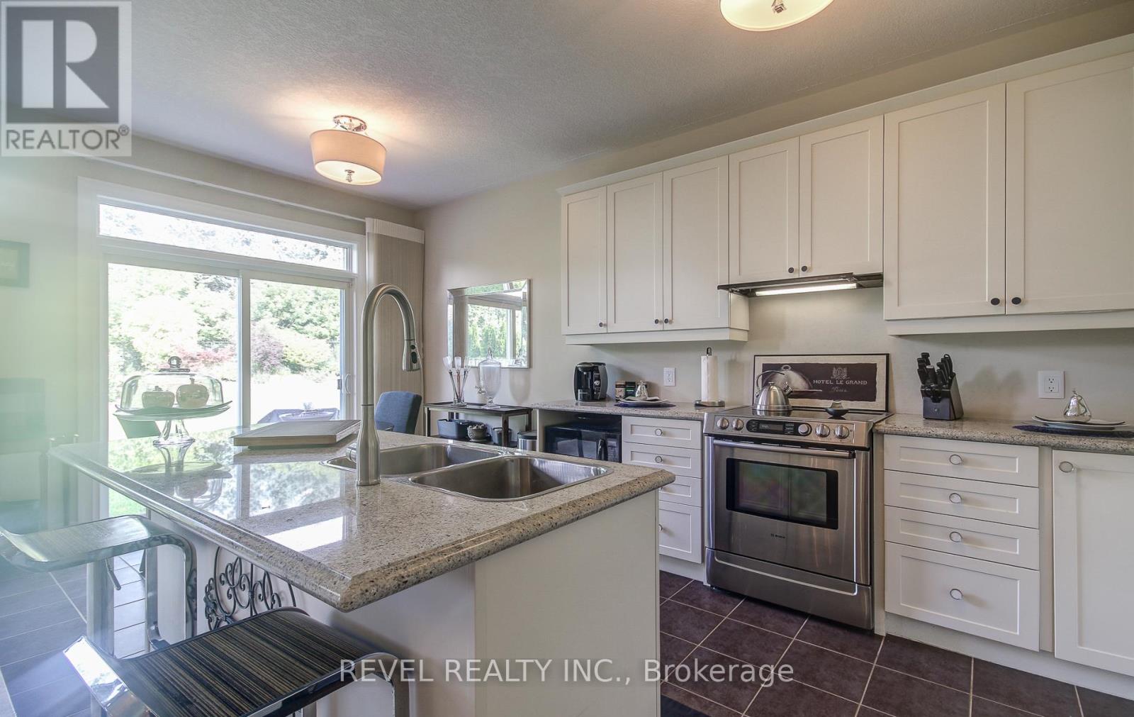 126 Aberfoyle Mill Crescent, Puslinch, Ontario  N1H 6H9 - Photo 13 - X12372682