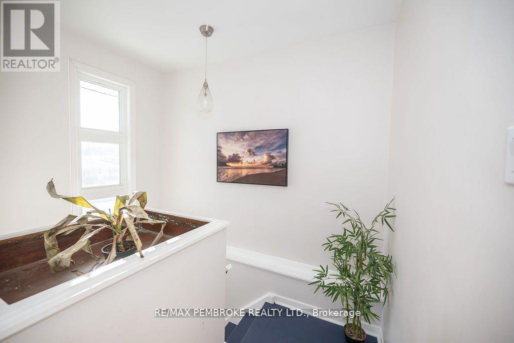 13 Highland Crescent, Deep River, Ontario  K0J 1P0 - Photo 25 - X12372712