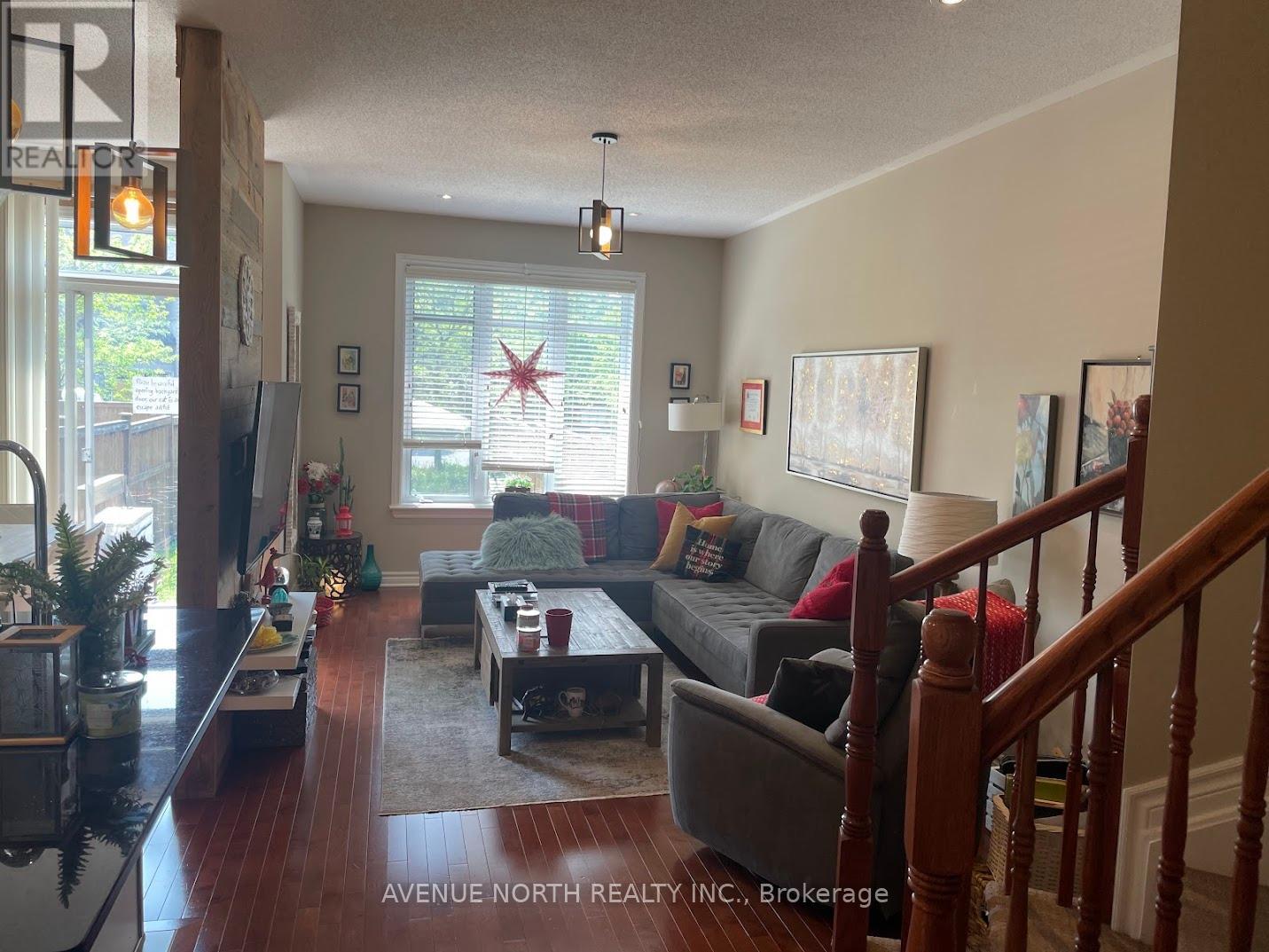 365 Cooks Mill Crescent, Ottawa, Ontario  K1V 2N2 - Photo 13 - X12372705