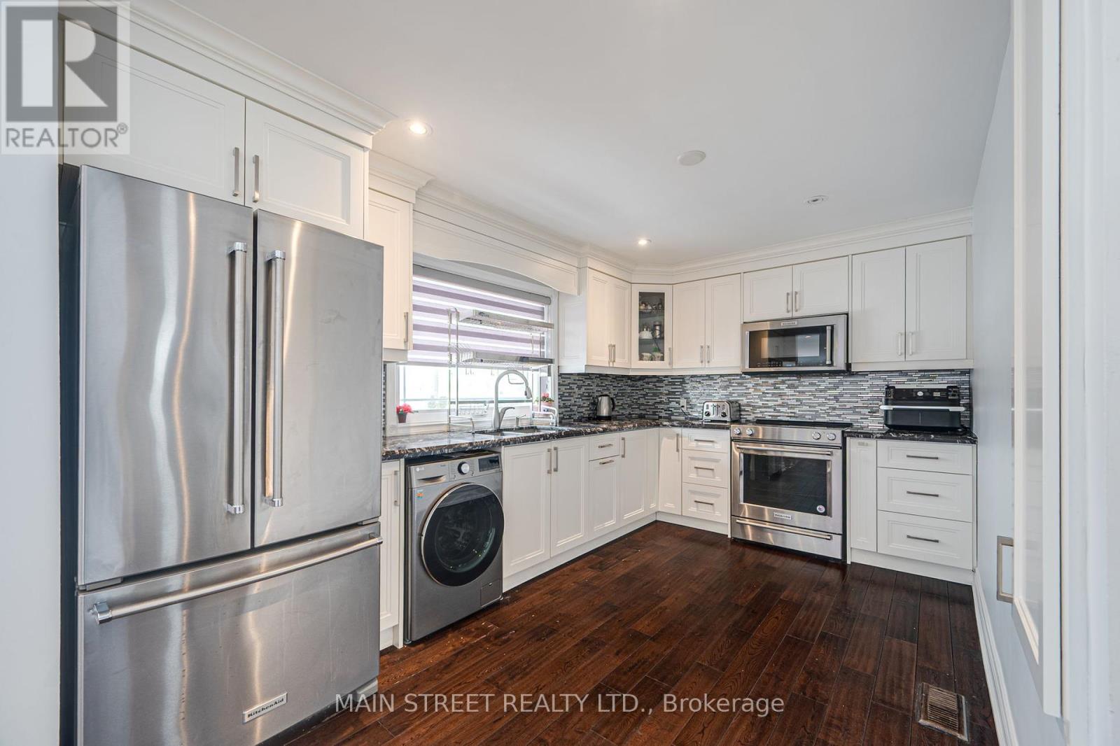 18166 Leslie Street, East Gwillimbury, Ontario  L9N 0M5 - Photo 2 - N12372701