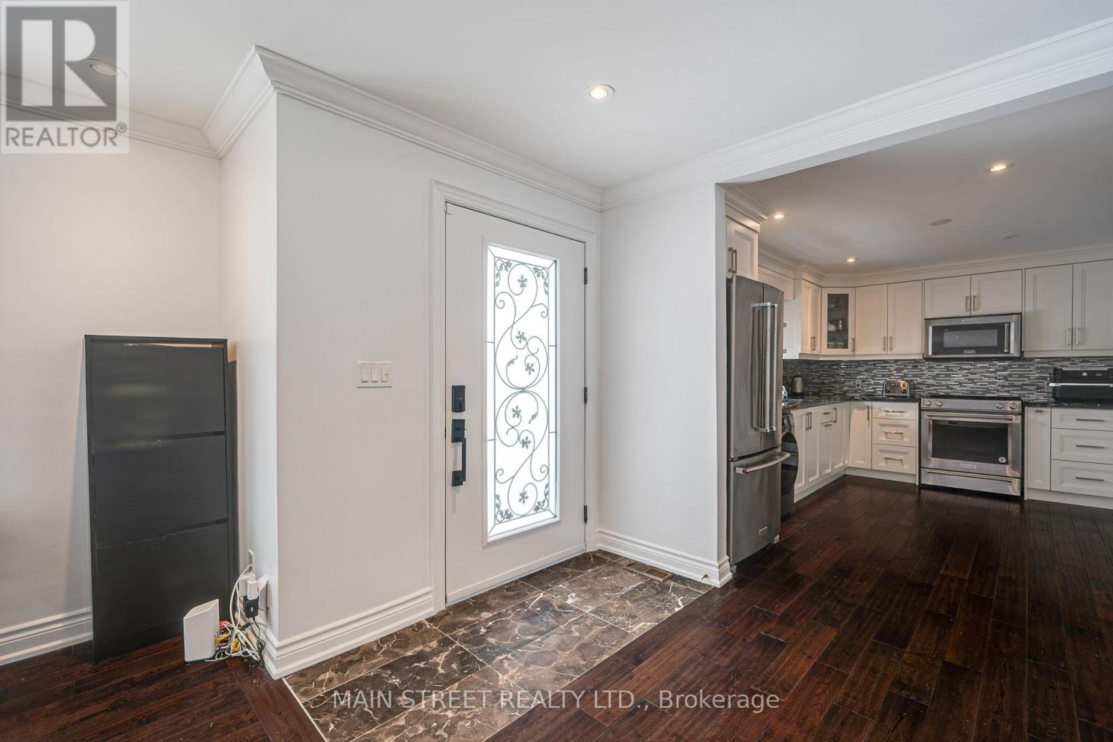 18166 Leslie Street, East Gwillimbury, Ontario  L9N 0M5 - Photo 3 - N12372701