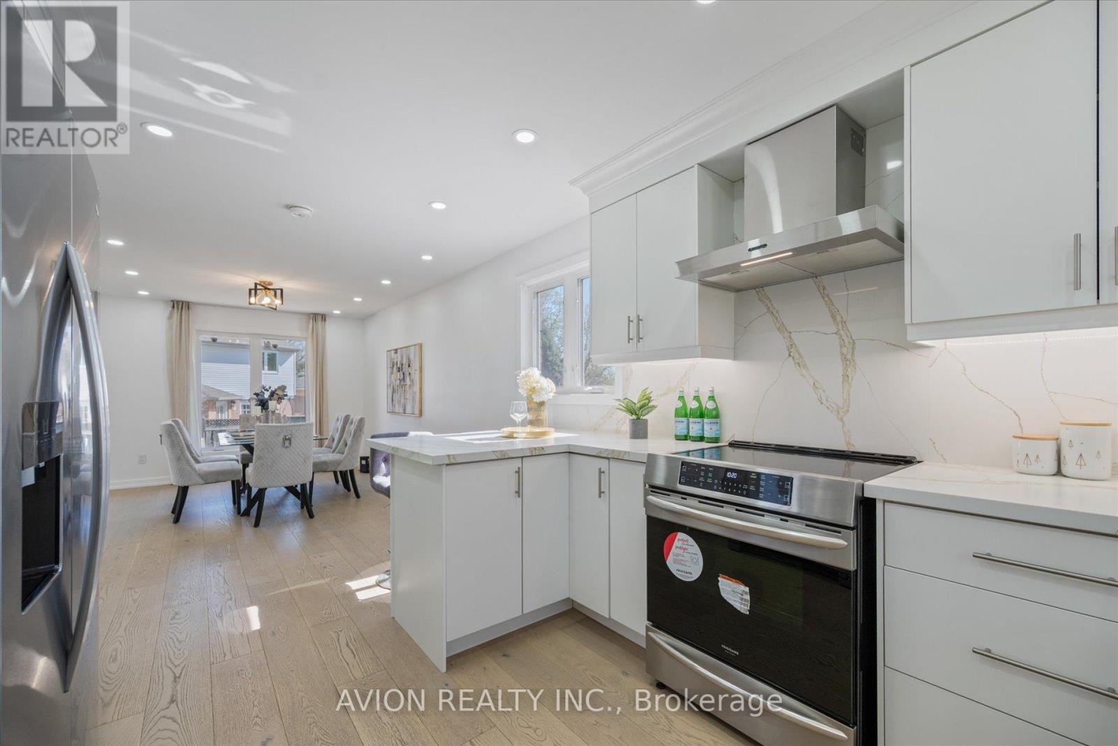 1397 Highgate Court, Oakville, Ontario  L6H 2V4 - Photo 11 - W12372706
