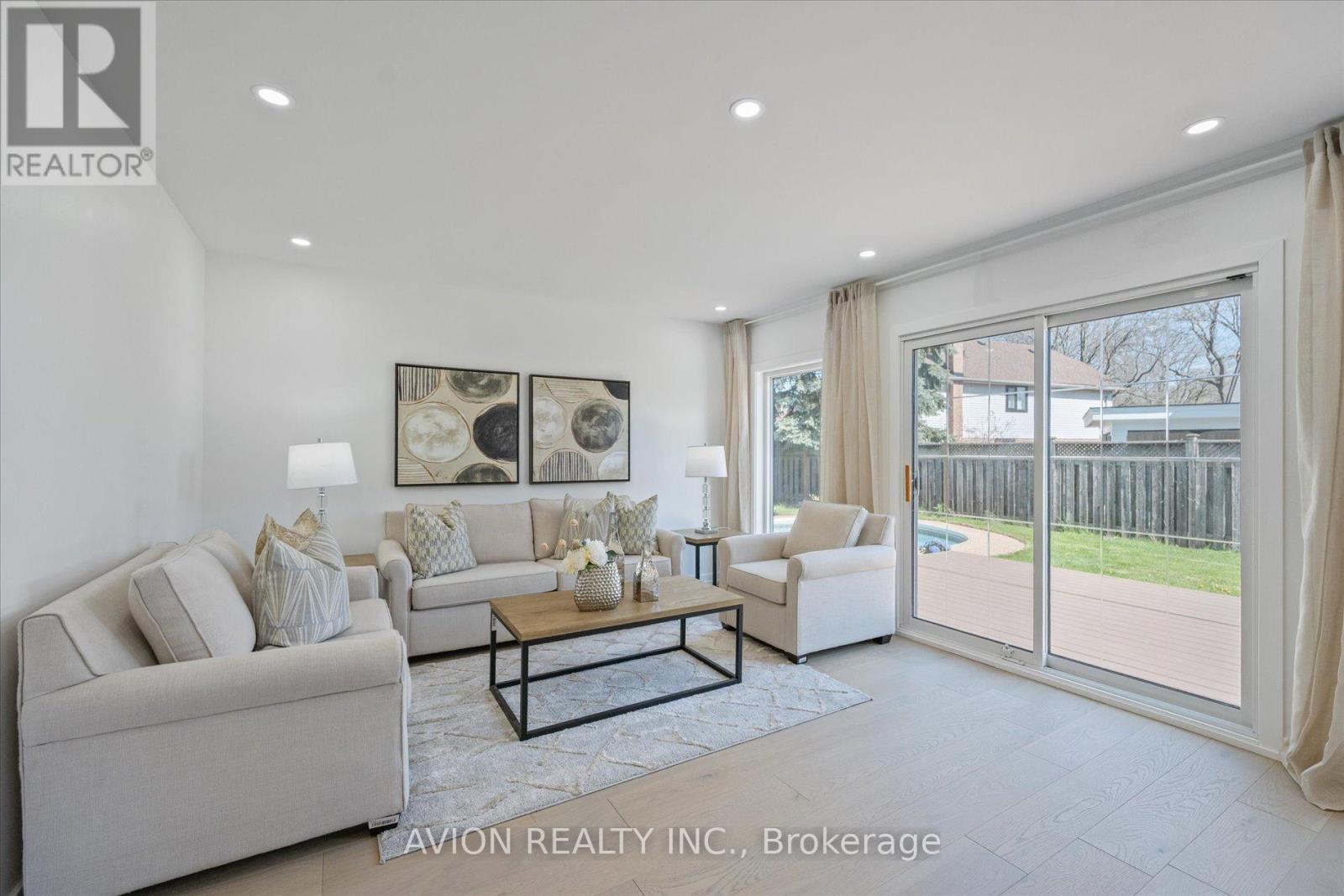 1397 Highgate Court, Oakville, Ontario  L6H 2V4 - Photo 5 - W12372706
