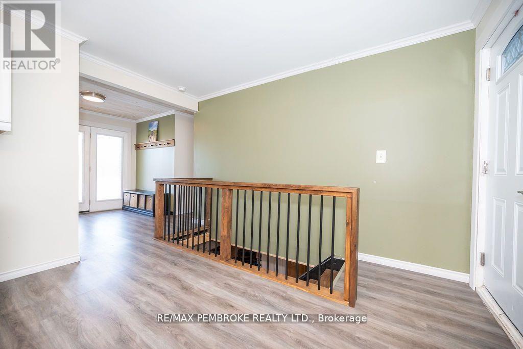 36 Labine Crescent, Petawawa, Ontario  K8H 2J2 - Photo 10 - X12372729