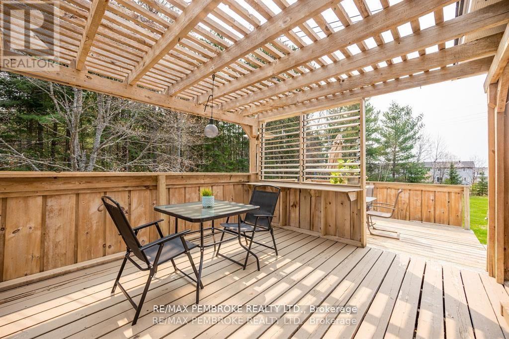36 Labine Crescent, Petawawa, Ontario  K8H 2J2 - Photo 18 - X12372729