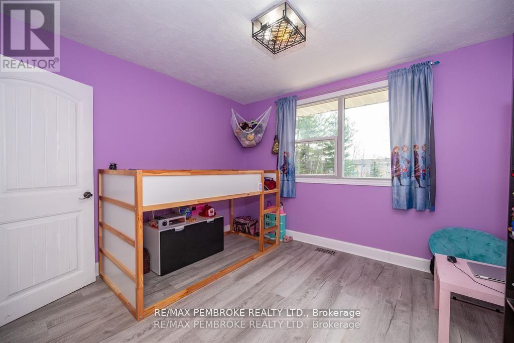 36 Labine Crescent, Petawawa, Ontario  K8H 2J2 - Photo 21 - X12372729