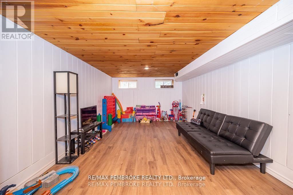36 Labine Crescent, Petawawa, Ontario  K8H 2J2 - Photo 25 - X12372729