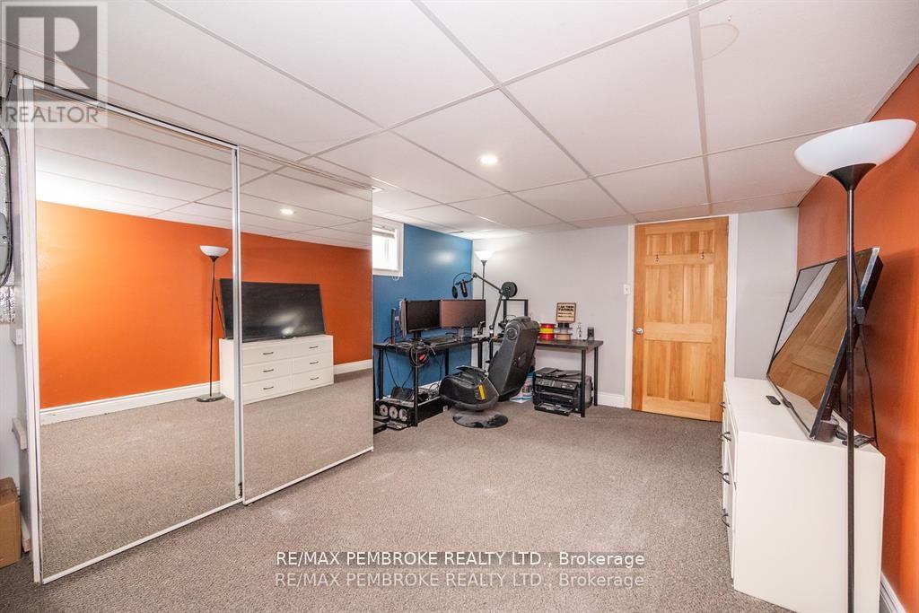 36 Labine Crescent, Petawawa, Ontario  K8H 2J2 - Photo 26 - X12372729