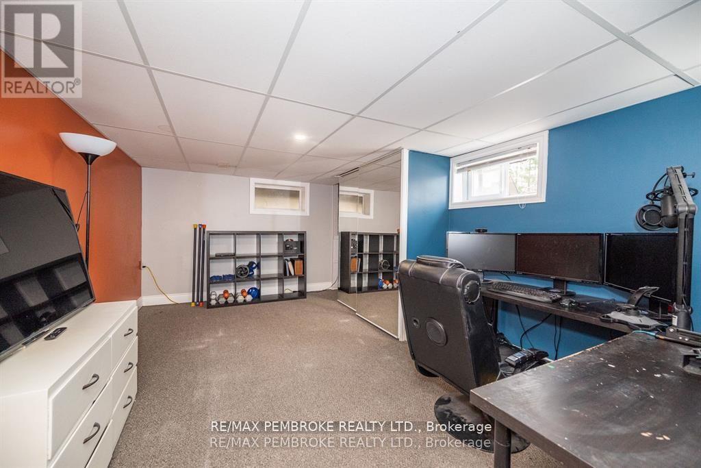 36 Labine Crescent, Petawawa, Ontario  K8H 2J2 - Photo 27 - X12372729